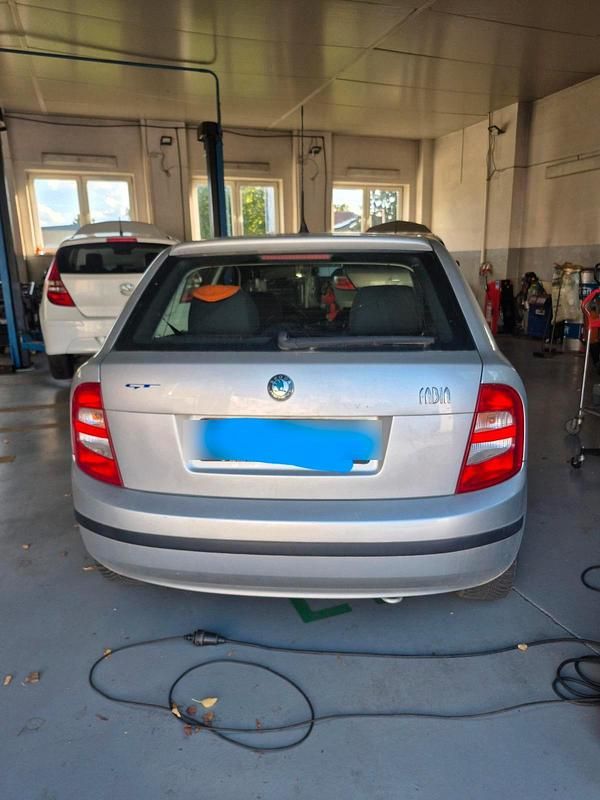 Gebraucht Skoda Fabia 75 PS (55 kW) 2004 Silber Kleinwagen