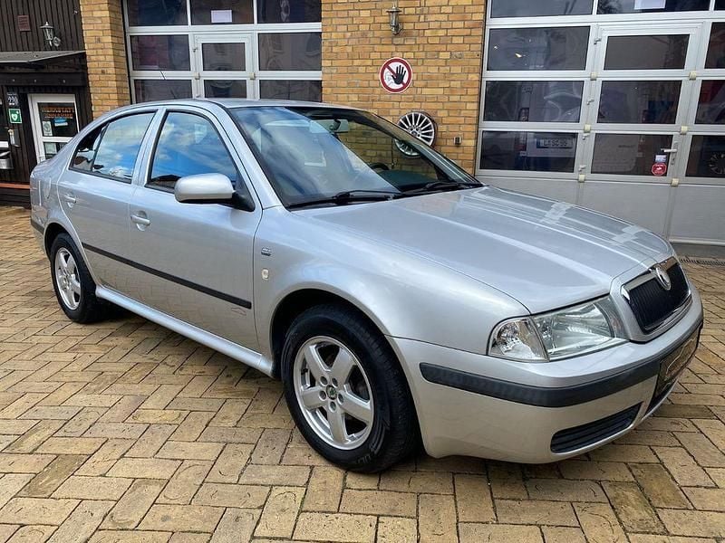 False Gebraucht 2003 Skoda Octavia Comfort Limousine | 1.490 € (Fairer Preis) - Bild 1/4