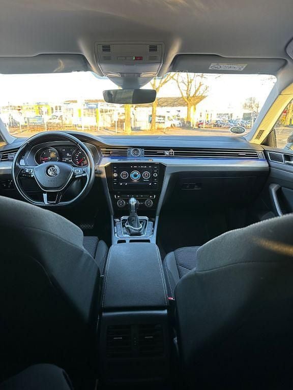 Usata VW Arteon 150 CV (110 kW) 2018 Nero Utilitaria