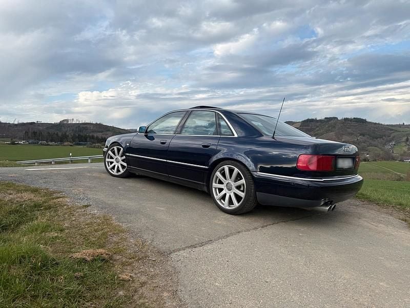 Gebraucht Audi S8 360 PS (264 kW) 2000 Blau Limousine