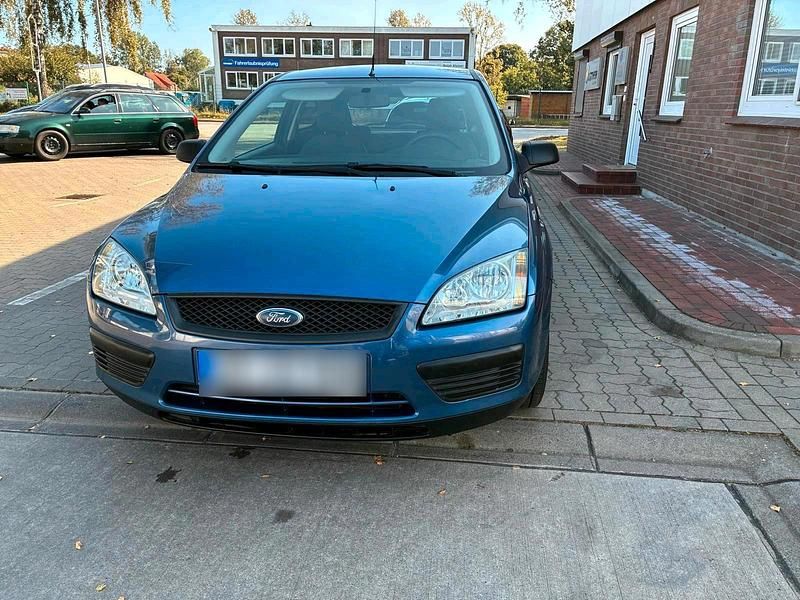 Usata Ford Focus 80 CV (58 kW) 2005 Blu Utilitaria