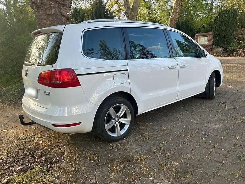 Second-hand VW Sharan 140 CP (102 kW) 2014 Alb Monovolum