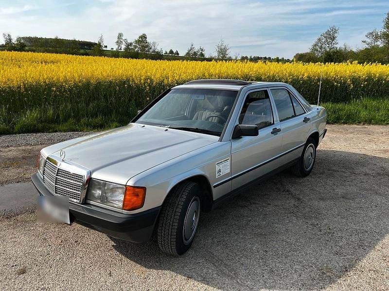 Silber Gebraucht 1985 Mercedes 190 Limousine | 6.900 € - Bild 1/4