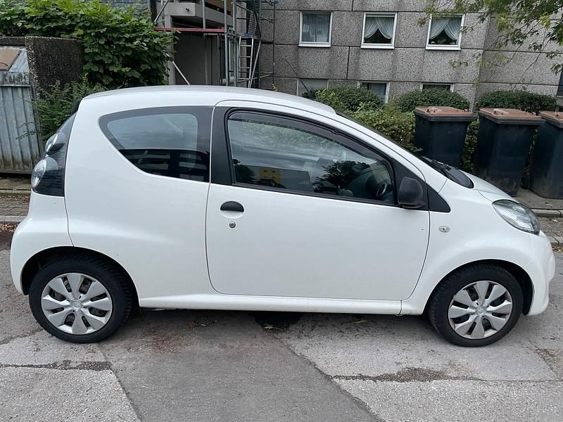 Weiß Gebraucht 2010 Citroën C1 Kleinwagen | 3.500 € (Etwas zu teuer) - Bild 1/4