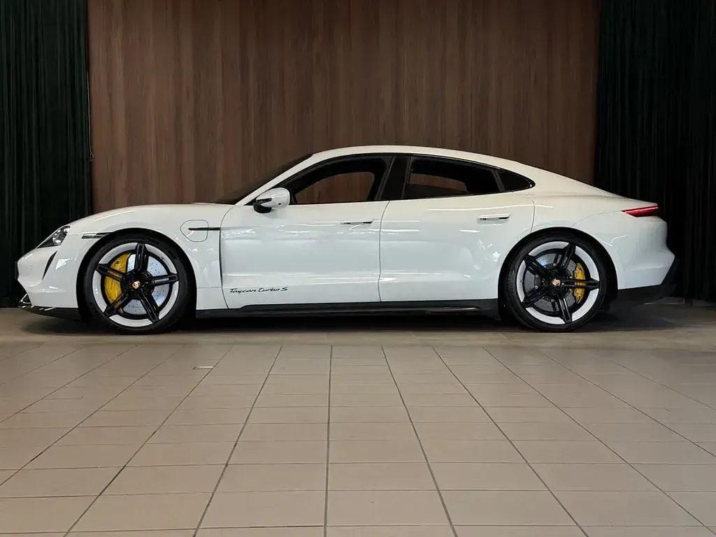Gebraucht Porsche Taycan 559 kW (761 PS) 2021 Weiß Limousine