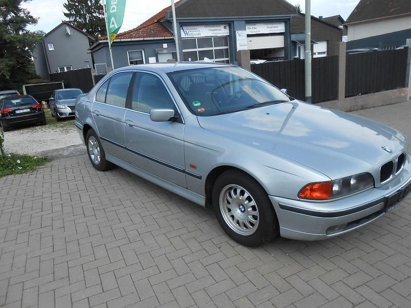 Gebraucht BMW 523 170 PS (125 kW) 1996 Silber Limousine
