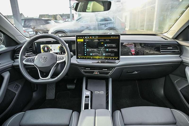 Gebraucht VW Passat Elegance 150 PS (110 kW) 2024 Grenadillschwarz metallic Kombi