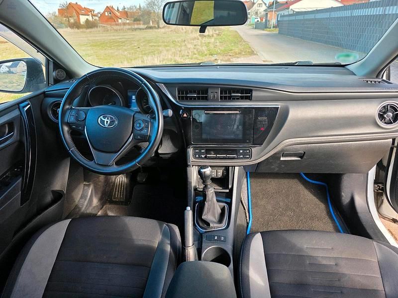 Gebraucht Toyota Auris 111 PS (81 kW) 2015 Weiß Kombi