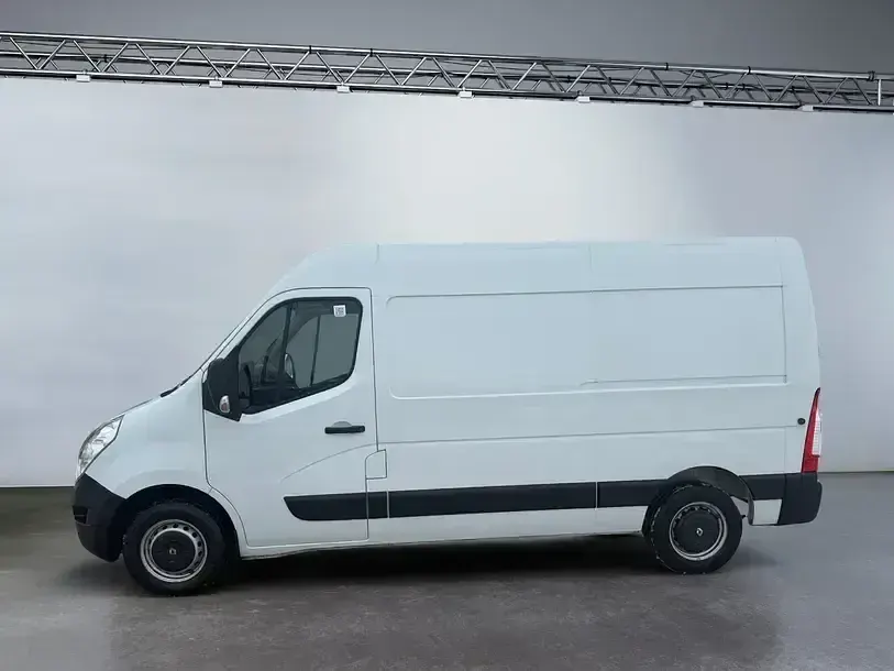Używany Renault Master 110 KM (80 kW) 2017 Biały Sedan/Limuzyna