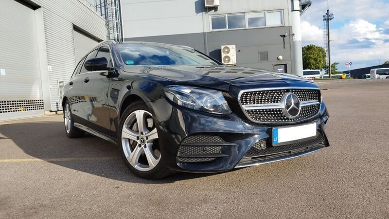 Schwarz Gebraucht 2018 Mercedes E400 AMG Limousine | 29.500 € - Bild 1/4