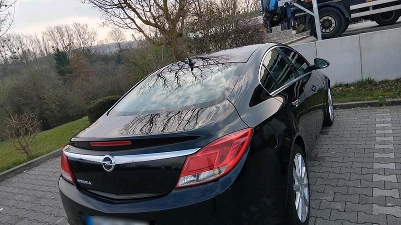 Gebraucht Opel Insignia 220 PS (161 kW) 2010 Schwarz Limousine