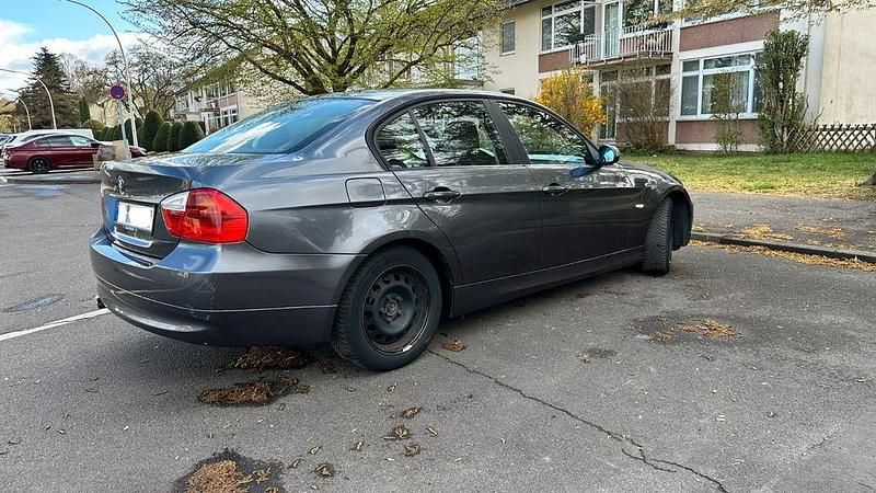 Gebraucht BMW 320 150 PS (110 kW) 2005 Grau Limousine