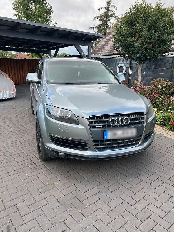 Grau Gebraucht 2007 Audi Q7 Comfort SUV | 11.000 € (Fairer Preis) - Bild 1/4