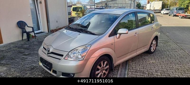 Silber Gebraucht 2005 Toyota Corolla Verso Executive Van / Kleinbus | 2.990 € (Guter Preis) - Bild 1/4