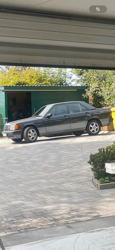 Schwarz Gebraucht 1992 Mercedes 190 Limousine | 3.900 € - Bild 1/4