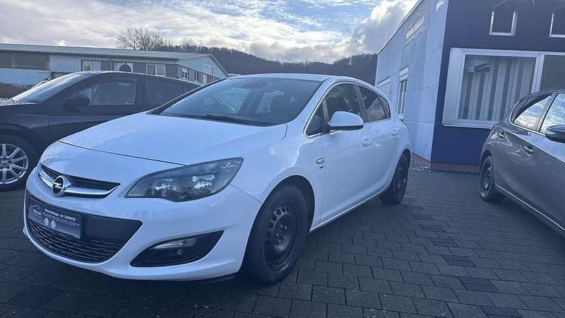 Gebraucht Opel Astra Edition 120 PS (88 kW) 2014 Other Limousine