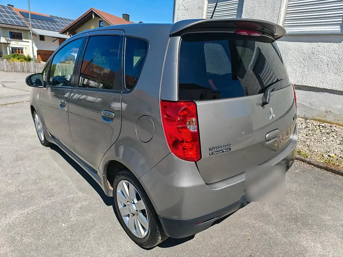 Gebraucht Mitsubishi Colt 95 PS (69 kW) 2010 Grau Kleinwagen
