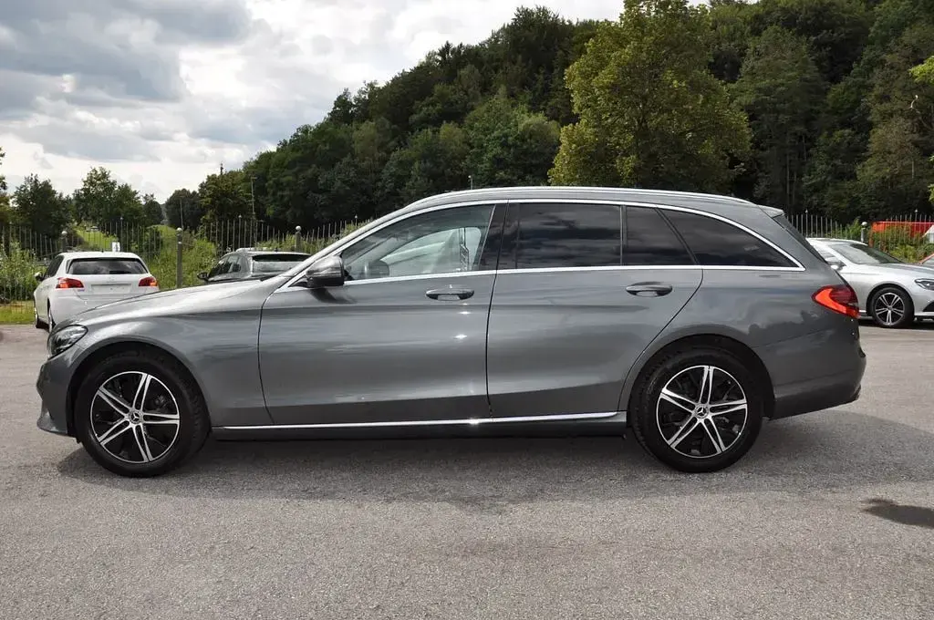 Gebraucht Mercedes C200 Avantgarde 160 PS (117 kW) 2021 Grau Limousine