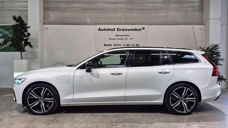 Ice white Gebraucht 2021 Volvo V60 R-Design Kombi | 26.500 € (Guter Preis) - Bild 1/4