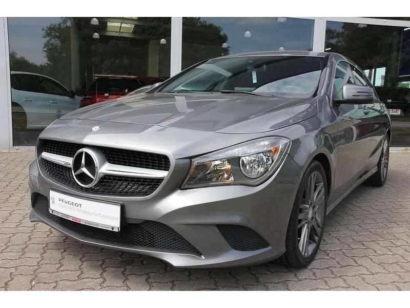 Grau Gebraucht 2016 Mercedes CLA200 Shooting Brake Urban Kombi | 17.790 € (Etwas zu teuer) - Bild 1/4