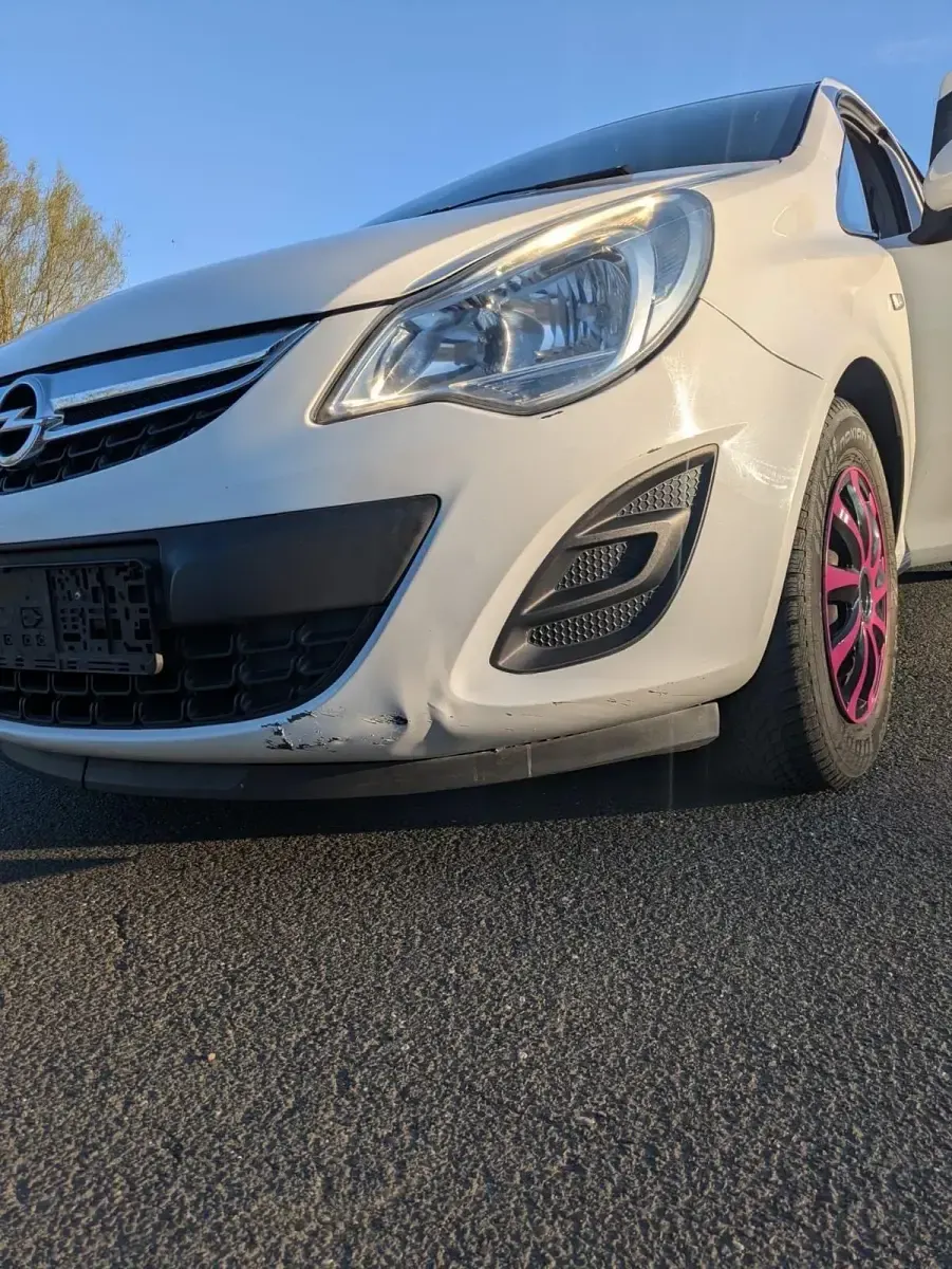 Używany Opel Corsa 70 KM (51 kW) 2012 Biały Hatchback