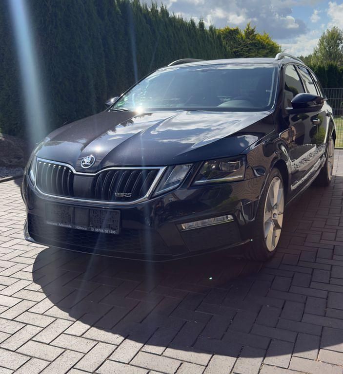 Schwarz Gebraucht 2018 Skoda Octavia RS Kombi | 21.900 € (Fairer Preis) - Bild 1/4