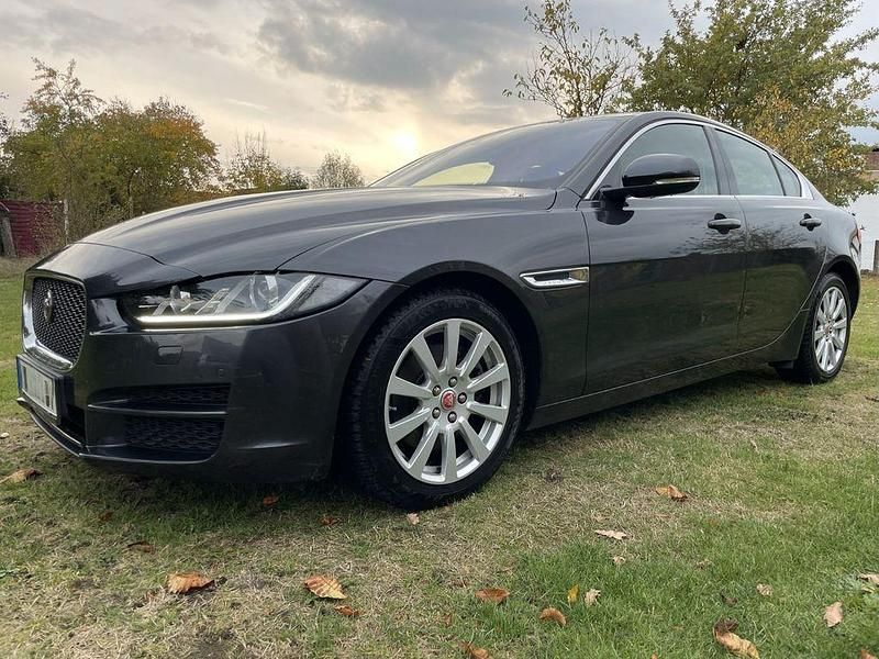 Schwarz Gebraucht 2015 Jaguar XE Prestige Limousine | 16.950 € (Etwas zu teuer) - Bild 1/4