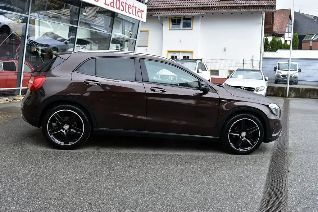 Gebraucht Mercedes GLA220 AMG Edition 1 170 PS (125 kW) 2015 Braun SUV