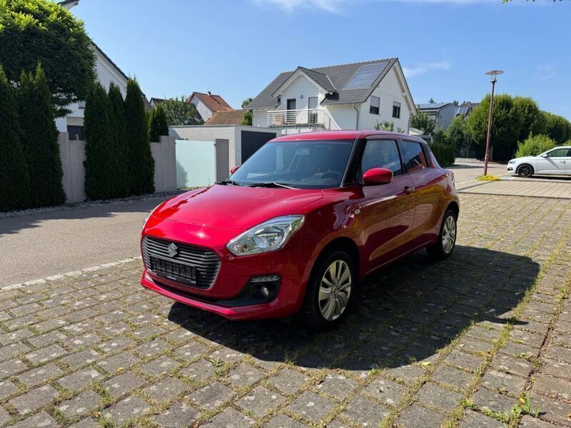 Rot Gebraucht 2018 Suzuki Swift Comfort Limousine | 12.900 € (Teuer) - Bild 1/4