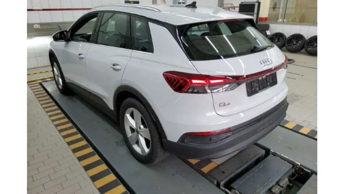 Second-hand Audi Q4 e-tron Comfort 150 kW (204 CP) 2023 Alb SUV