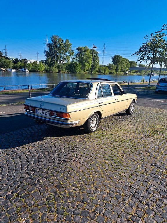Gebraucht Mercedes E280 185 PS (136 kW) 1981 Grün Limousine