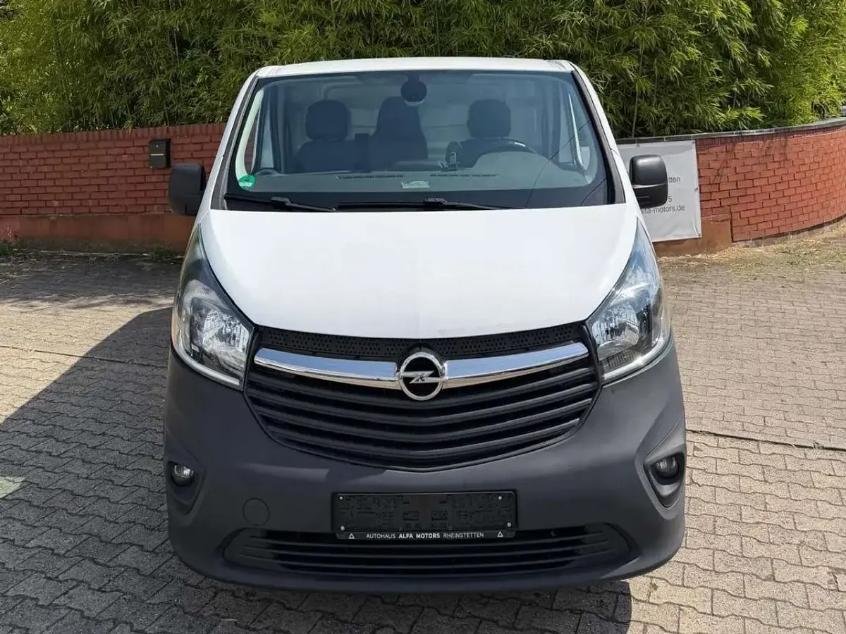 Gebraucht Opel Vivaro 116 PS (85 kW) 2016 Casabl/arctic/eisweiss/kaolin Van / Kleinbus