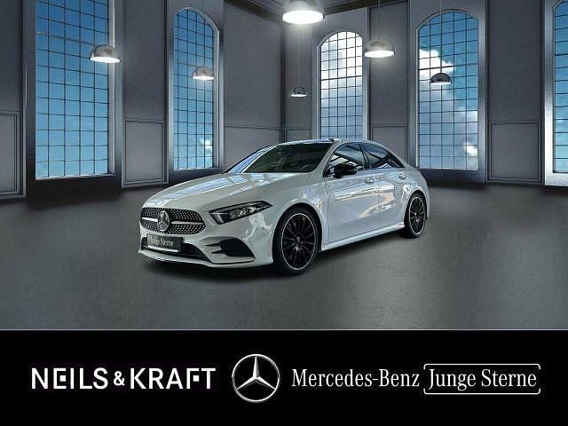 Weiß Gebraucht 2021 Mercedes A250 Night Limousine | 33.780 € (Teuer) - Bild 1/4