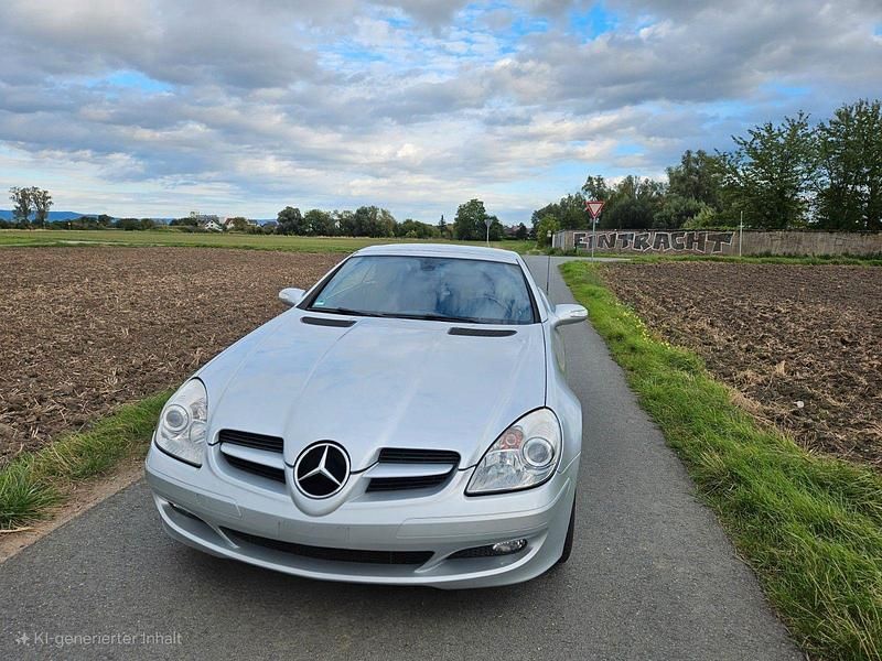 Grau Gebraucht 2004 Mercedes SLK200 Cabrio | 8.000 € (Fairer Preis) - Bild 1/4