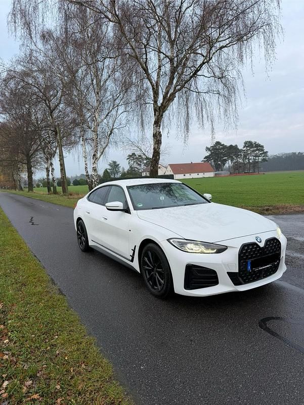 Weiß Gebraucht 2022 BMW 420 M Sport Coupé | 38.500 € - Bild 1/4