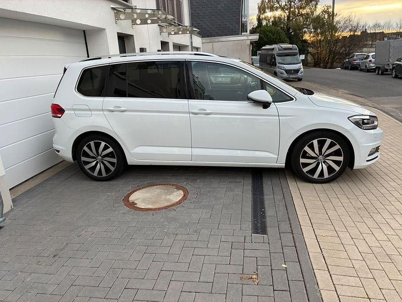 Gebraucht VW Touran Highline 150 PS (110 kW) 2016 Weiß Van / Kleinbus