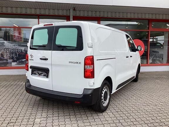 Gebraucht Toyota Proace 120 PS (88 kW) 2022 Schaumweiß Van / Kleinbus