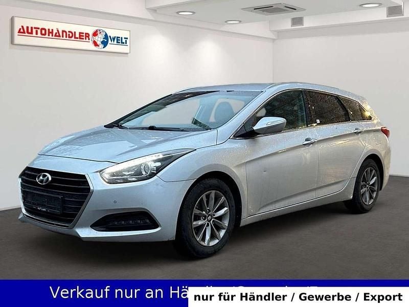 Silber Gebraucht 2015 Hyundai i40 Kombi | 6.699 € (Superpreis) - Bild 1/3