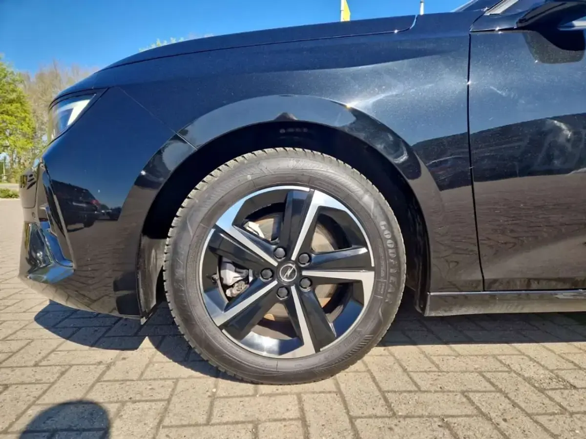 Gebraucht Opel Astra 131 PS (96 kW) 2025 Lackierung schwarz perla nera/ Kombi