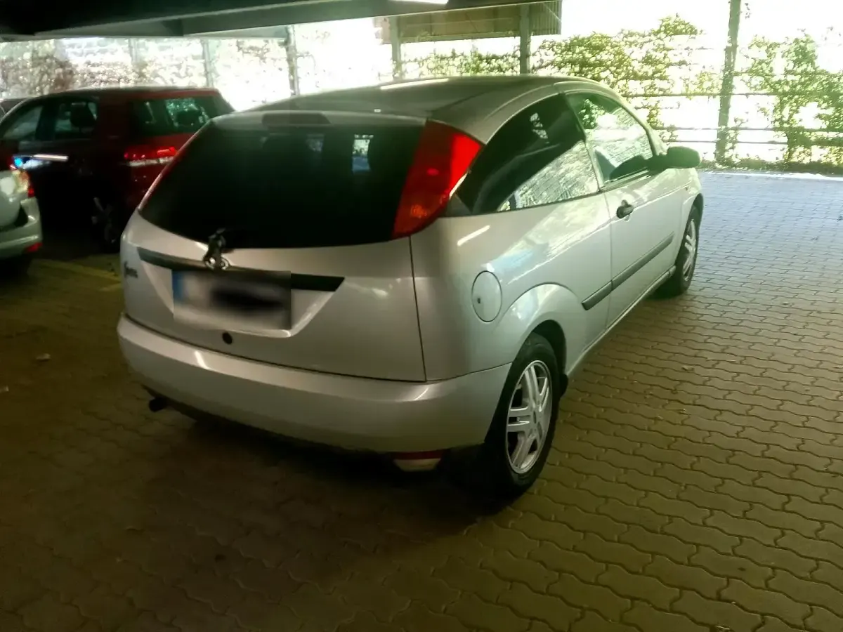 Gebraucht Ford Focus 101 PS (74 kW) 2001 Silber Limousine