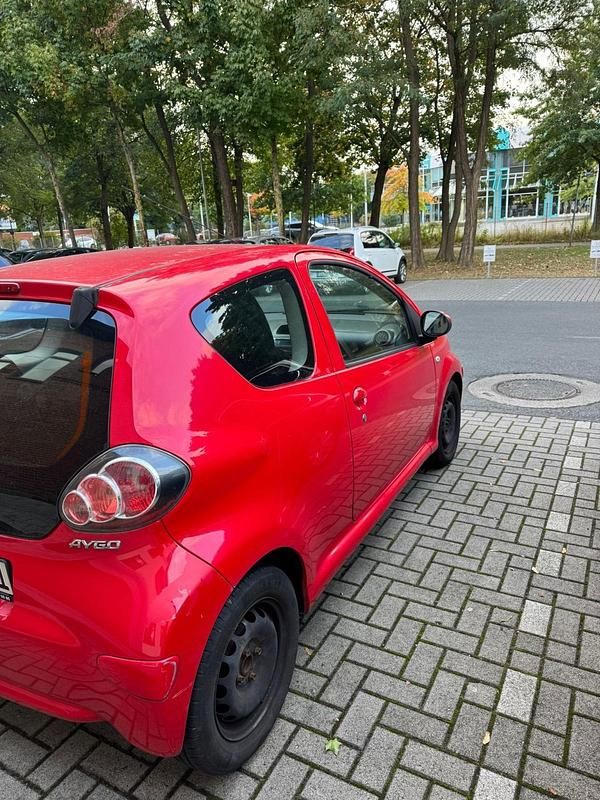 Rot Gebraucht 2008 Toyota Aygo Kleinwagen | 1.300 € (Superpreis) - Bild 1/4