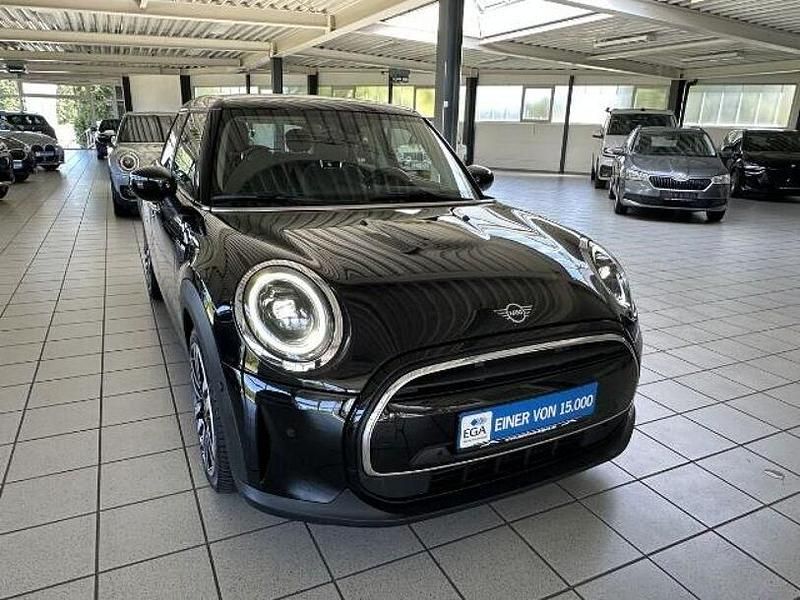 Midnight black metallic (metallic) Gebraucht 2022 Mini ONE Classic Kleinwagen | 19.401 € (Fairer Preis) - Bild 1/4