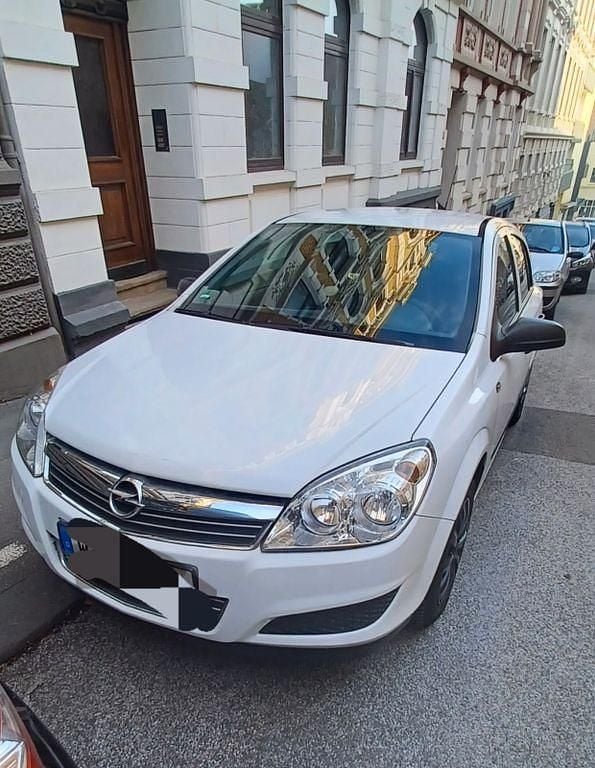 Gebraucht Opel Astra Edition 90 PS (66 kW) 2009 Weiß Limousine