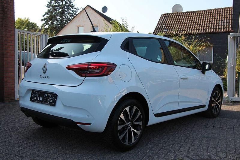 Gebraucht Renault Clio V Equilibre 67 PS (49 kW) 2023 Weiß Limousine