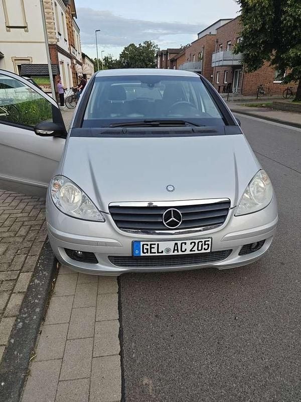 Grau Gebraucht 2004 Mercedes A170 Kleinwagen | 2.200 € (Fairer Preis) - Bild 1/4