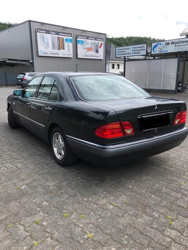 Gebraucht 1996 Mercedes E200 Limousine | 2.680 € (Guter Preis) - Bild 1/4