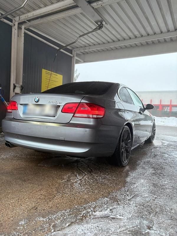 Gebraucht BMW 330 231 PS (169 kW) 2009 Grau Coupé