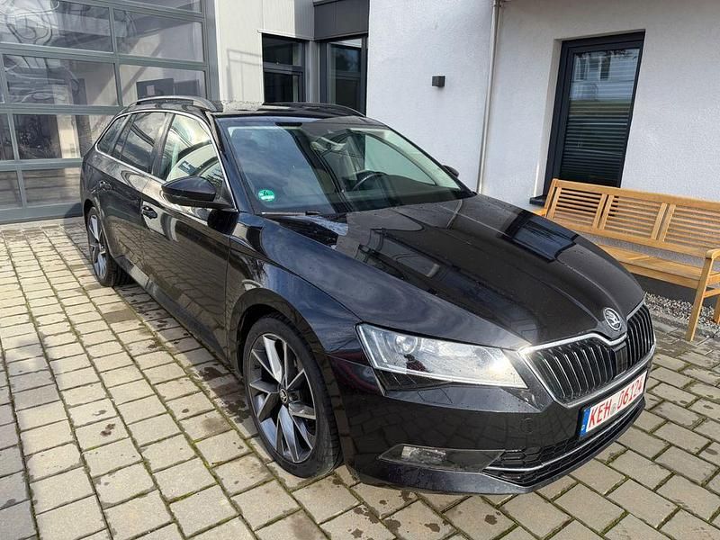 Schwarz Gebraucht 2016 Skoda Superb Ambition Kombi | 9.900 € (Superpreis) - Bild 1/4