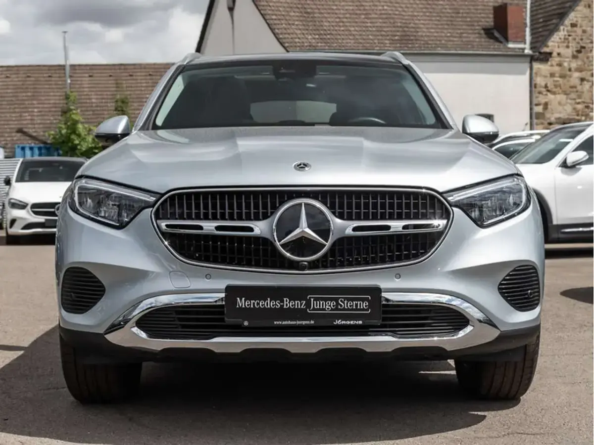Gebraucht Mercedes GLC300de Avantgarde 197 PS (144 kW) 2025 Silber SUV