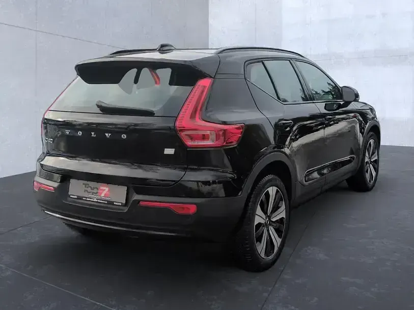 Używany Volvo XC40 Ultimate 169 kW (231 KM) 2022 Czarny SUV